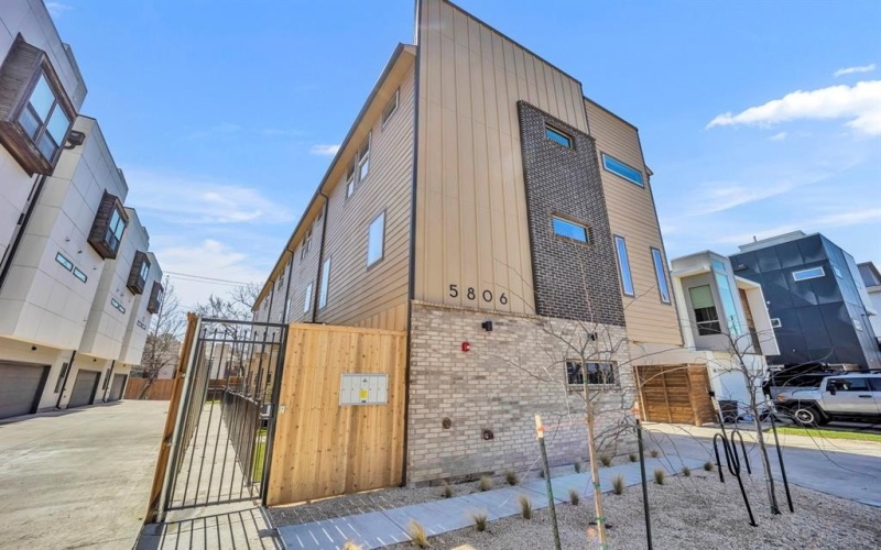 5806 Bryan Parkway #103, Dallas, TX 75206, 2 Bedrooms Bedrooms, ,2 BathroomsBathrooms,Residential,For Sale,5806 Bryan Parkway,0,21227967