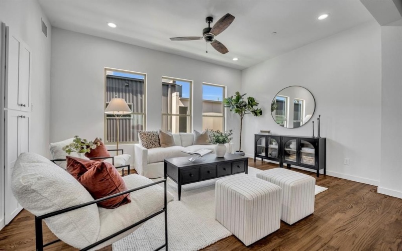 5806 Bryan Parkway #103, Dallas, TX 75206, 2 Bedrooms Bedrooms, ,2 BathroomsBathrooms,Residential,For Sale,5806 Bryan Parkway,0,21227967