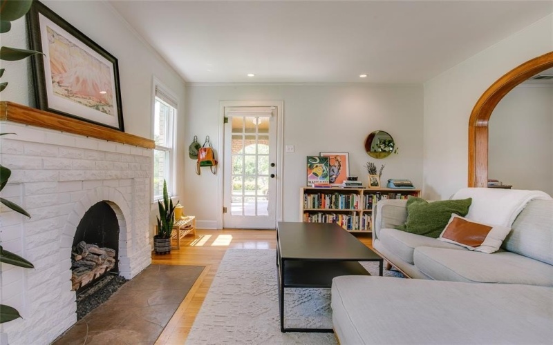 3343 Gibsondell Avenue, Dallas, TX 75211, 2 Bedrooms Bedrooms, ,2 BathroomsBathrooms,Residential,For Sale,3343 Gibsondell Avenue,0,21230203