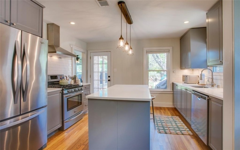 3343 Gibsondell Avenue, Dallas, TX 75211, 2 Bedrooms Bedrooms, ,2 BathroomsBathrooms,Residential,For Sale,3343 Gibsondell Avenue,0,21230203