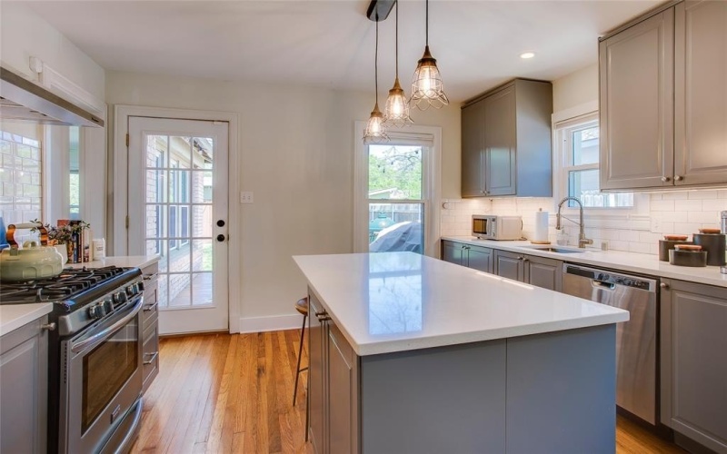 3343 Gibsondell Avenue, Dallas, TX 75211, 2 Bedrooms Bedrooms, ,2 BathroomsBathrooms,Residential,For Sale,3343 Gibsondell Avenue,0,21230203