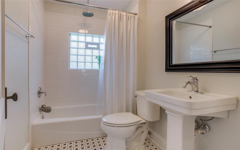 3343 Gibsondell Avenue, Dallas, TX 75211, 2 Bedrooms Bedrooms, ,2 BathroomsBathrooms,Residential,For Sale,3343 Gibsondell Avenue,0,21230203