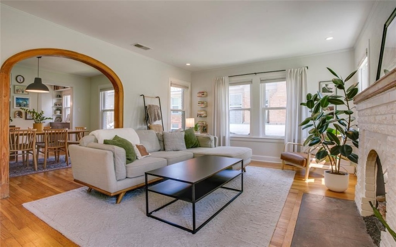 3343 Gibsondell Avenue, Dallas, TX 75211, 2 Bedrooms Bedrooms, ,2 BathroomsBathrooms,Residential,For Sale,3343 Gibsondell Avenue,0,21230203