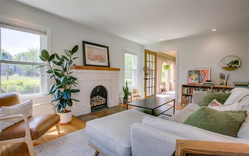 3343 Gibsondell Avenue, Dallas, TX 75211, 2 Bedrooms Bedrooms, ,2 BathroomsBathrooms,Residential,For Sale,3343 Gibsondell Avenue,0,21230203