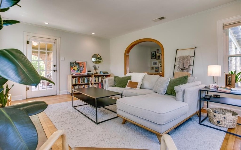 3343 Gibsondell Avenue, Dallas, TX 75211, 2 Bedrooms Bedrooms, ,2 BathroomsBathrooms,Residential,For Sale,3343 Gibsondell Avenue,0,21230203