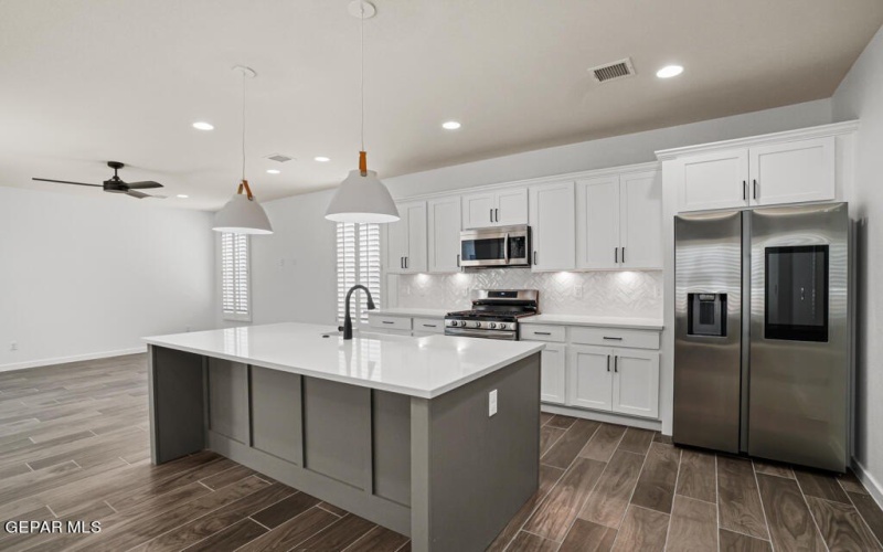 5868 Kobe Bryant Street, El Paso, TX 79924, 4 Habitaciones Habitaciones , ,3 BañosBaños,Residential,En Venta,5868 Kobe Bryant Street,893979