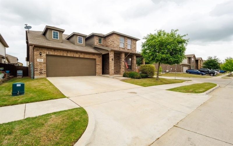 5529 Las Lomas Lane, Denton, TX 76208, 4 Bedrooms Bedrooms, ,5 BathroomsBathrooms,Residential,For Sale,5529 Las Lomas Lane,0,21230744