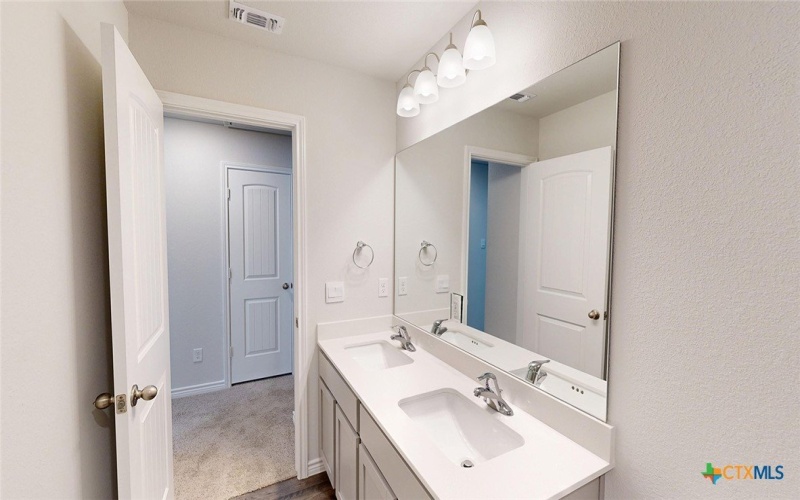 2040 Buckner Street, Nolanville, TX 76559, 5 Habitaciones Habitaciones , ,2 BañosBaños,Residential,En Venta,2040 Buckner Street,0,610048