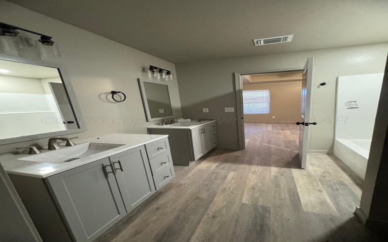 1120 A Caprock Street, Hereford, TX 79045, 3 Habitaciones Habitaciones , ,2 BañosBaños,Residential Multi Family,En Venta,1120 A Caprock Street,0,26-2992