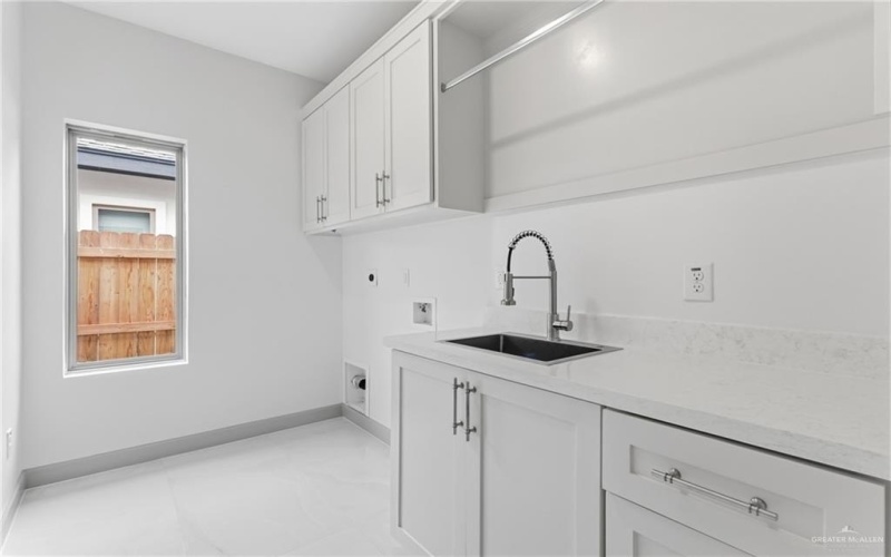 3400 E Alexa Street, Edinburg, TX 78542, 3 Bedrooms Bedrooms, ,2 BathroomsBathrooms,Residential,For Sale,3400 E Alexa Street,0,501332