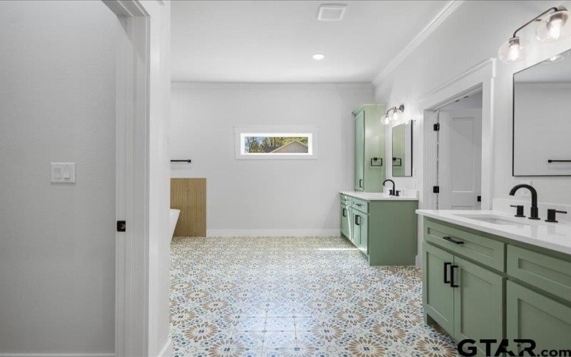 18171 W Lakeview Dr, Troup, TX 75789, 3 Bedrooms Bedrooms, ,2 BathroomsBathrooms,Residential,For Sale,18171 W Lakeview Dr,0,26005034