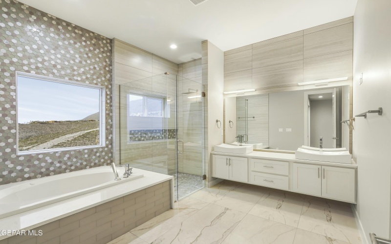 860 W Gate, El Paso, TX 79932, 4 Habitaciones Habitaciones , ,3 BañosBaños,Residential,En Venta,860 W Gate,921421