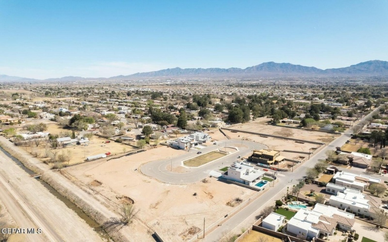 860 W Gate, El Paso, TX 79932, 4 Habitaciones Habitaciones , ,3 BañosBaños,Residential,En Venta,860 W Gate,921421