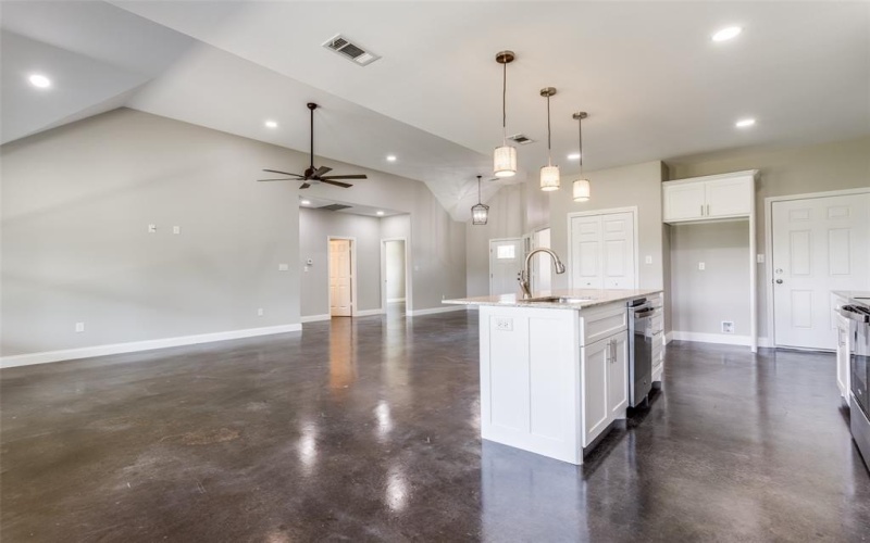 2909 Blue Heron Circle, Mount Pleasant, TX 75455, 3 Bedrooms Bedrooms, ,2 BathroomsBathrooms,Residential,For Sale,2909 Blue Heron Circle,0,21234519