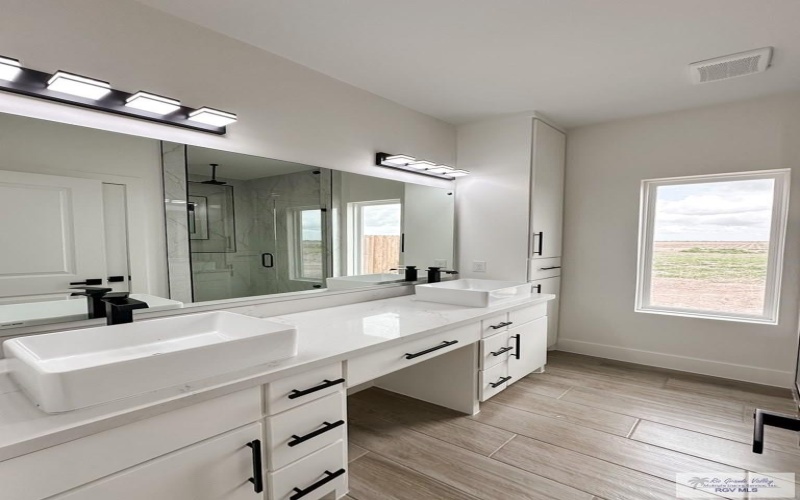 127 FINCH DR, LOS FRESNOS, TX 78566, 4 Bedrooms Bedrooms, ,3 BathroomsBathrooms,Residential,For Sale,127 FINCH DR,0,29775568