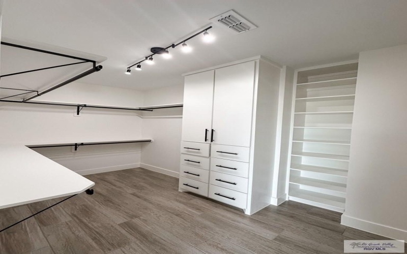 127 FINCH DR, LOS FRESNOS, TX 78566, 4 Bedrooms Bedrooms, ,3 BathroomsBathrooms,Residential,For Sale,127 FINCH DR,0,29775568