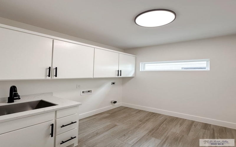 127 FINCH DR, LOS FRESNOS, TX 78566, 4 Bedrooms Bedrooms, ,3 BathroomsBathrooms,Residential,For Sale,127 FINCH DR,0,29775568