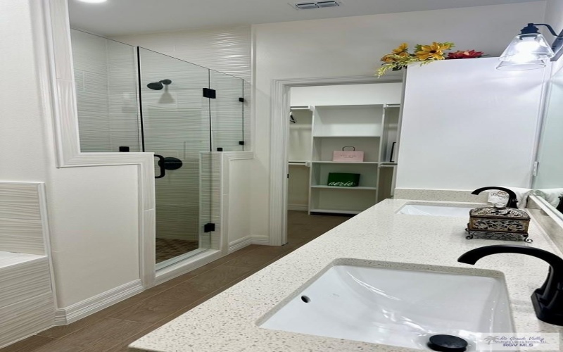 1521 STIRRUP CIR, SAN BENITO, TX 78586, 4 Habitaciones Habitaciones , ,3 BañosBaños,Residential,En Venta,1521 STIRRUP CIR,29762507