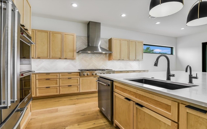 110 Clearwater Drive, Kingsland, TX 78639, 4 Habitaciones Habitaciones , ,5 BañosBaños,Residential,En Venta,110 Clearwater Drive,173286