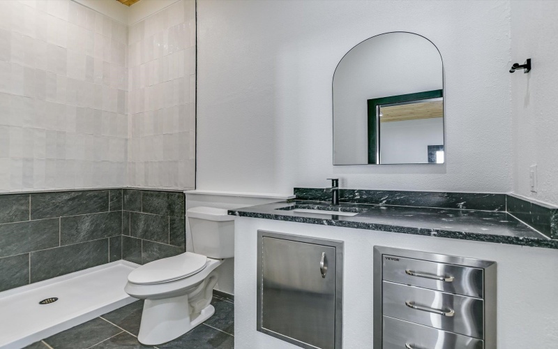 110 Clearwater Drive, Kingsland, TX 78639, 4 Habitaciones Habitaciones , ,5 BañosBaños,Residential,En Venta,110 Clearwater Drive,173286