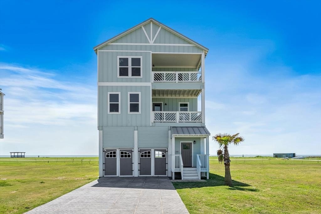 520 Annabelle Drive, Gilchrist, TX 77617, 5 Bedrooms Bedrooms, ,6 BathroomsBathrooms,Residential,For Sale,520 Annabelle Drive,22500709