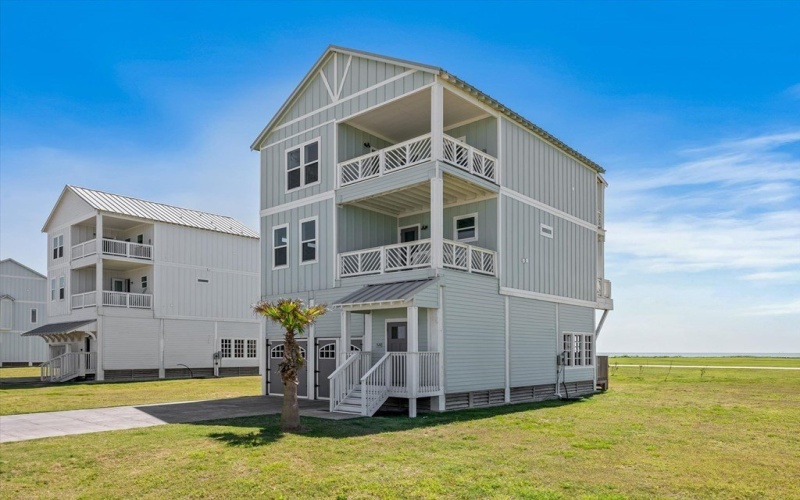 520 Annabelle Drive, Gilchrist, TX 77617, 5 Bedrooms Bedrooms, ,6 BathroomsBathrooms,Residential,For Sale,520 Annabelle Drive,22500709