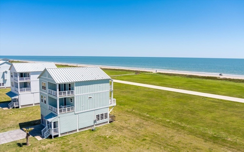 520 Annabelle Drive, Gilchrist, TX 77617, 5 Bedrooms Bedrooms, ,6 BathroomsBathrooms,Residential,For Sale,520 Annabelle Drive,22500709
