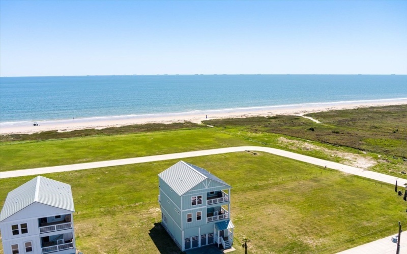 520 Annabelle Drive, Gilchrist, TX 77617, 5 Bedrooms Bedrooms, ,6 BathroomsBathrooms,Residential,For Sale,520 Annabelle Drive,22500709