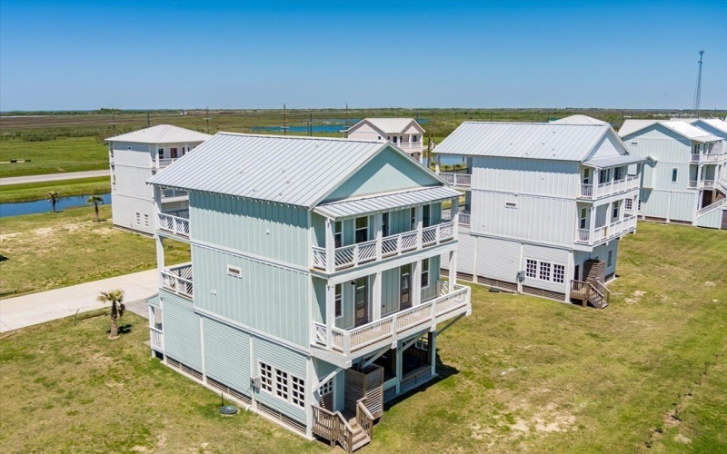 520 Annabelle Drive, Gilchrist, TX 77617, 5 Bedrooms Bedrooms, ,6 BathroomsBathrooms,Residential,For Sale,520 Annabelle Drive,22500709