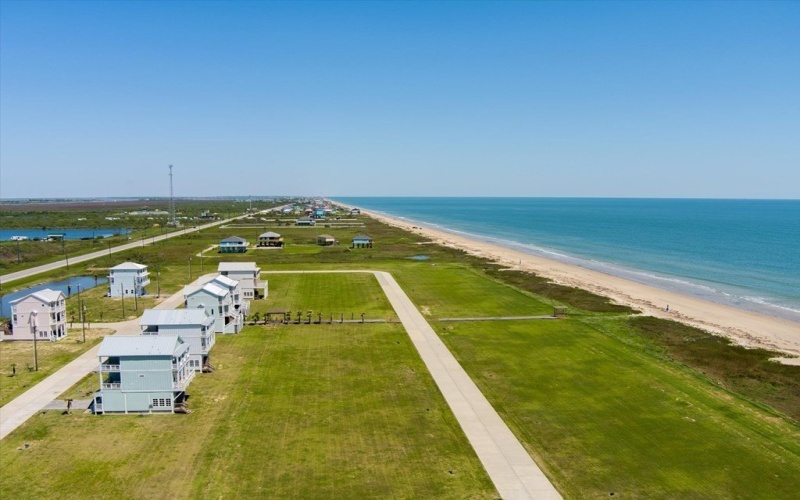 520 Annabelle Drive, Gilchrist, TX 77617, 5 Bedrooms Bedrooms, ,6 BathroomsBathrooms,Residential,For Sale,520 Annabelle Drive,22500709