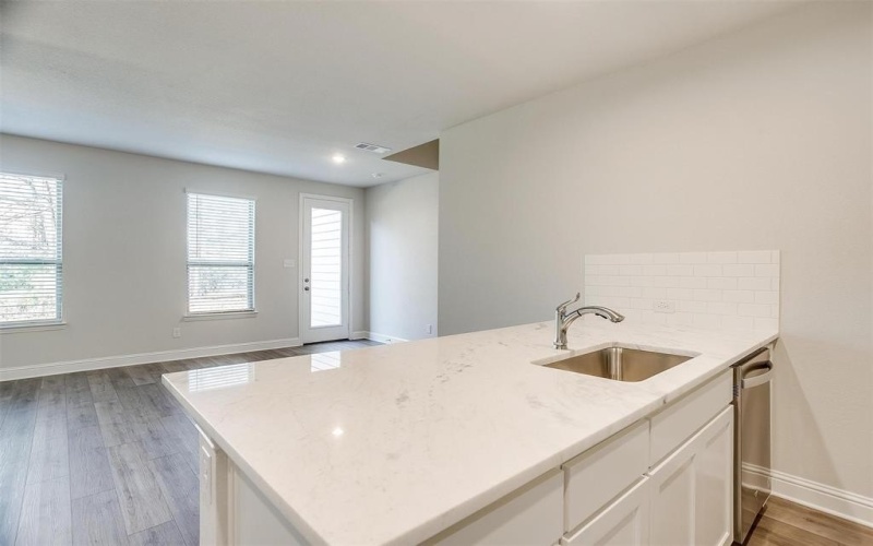6903 Yellow Hammer Way, Arlington, TX 76001, 3 Bedrooms Bedrooms, ,2 BathroomsBathrooms,Residential,For Sale,6903 Yellow Hammer Way,0,20725601