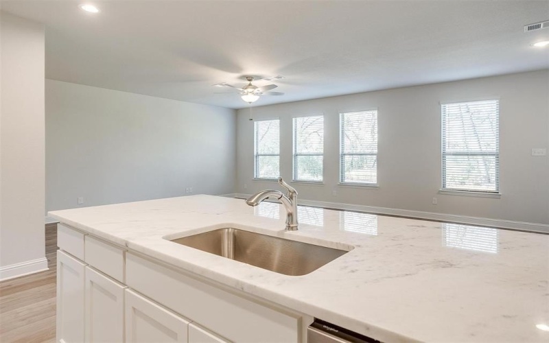 6903 Yellow Hammer Way, Arlington, TX 76001, 3 Bedrooms Bedrooms, ,2 BathroomsBathrooms,Residential,For Sale,6903 Yellow Hammer Way,0,20725601