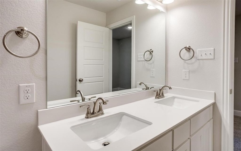 6903 Yellow Hammer Way, Arlington, TX 76001, 3 Bedrooms Bedrooms, ,2 BathroomsBathrooms,Residential,For Sale,6903 Yellow Hammer Way,0,20725601