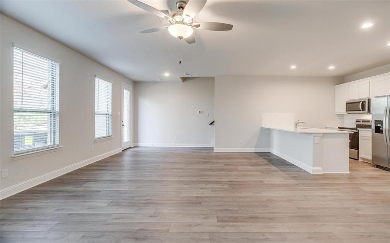 6903 Yellow Hammer Way, Arlington, TX 76001, 3 Bedrooms Bedrooms, ,2 BathroomsBathrooms,Residential,For Sale,6903 Yellow Hammer Way,0,20725601