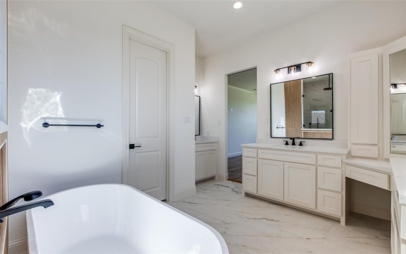 1140 Macgregor Lane, Gunter, TX 75058, 4 Bedrooms Bedrooms, ,5 BathroomsBathrooms,Residential,For Sale,1140 Macgregor Lane,20729041
