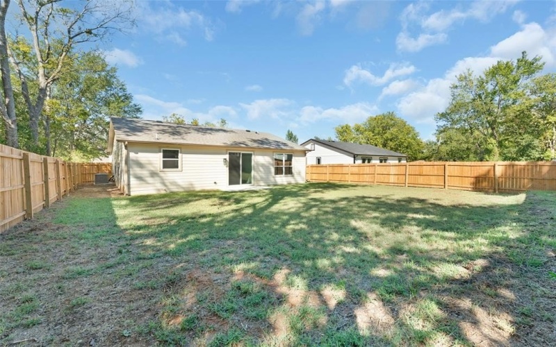 307 W Beckham Street, Sulphur Springs, TX 75482, 3 Habitaciones Habitaciones , ,2 BañosBaños,Residential,En Venta,307 W Beckham Street,20738109