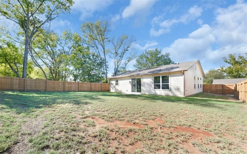 307 W Beckham Street, Sulphur Springs, TX 75482, 3 Habitaciones Habitaciones , ,2 BañosBaños,Residential,En Venta,307 W Beckham Street,20738109