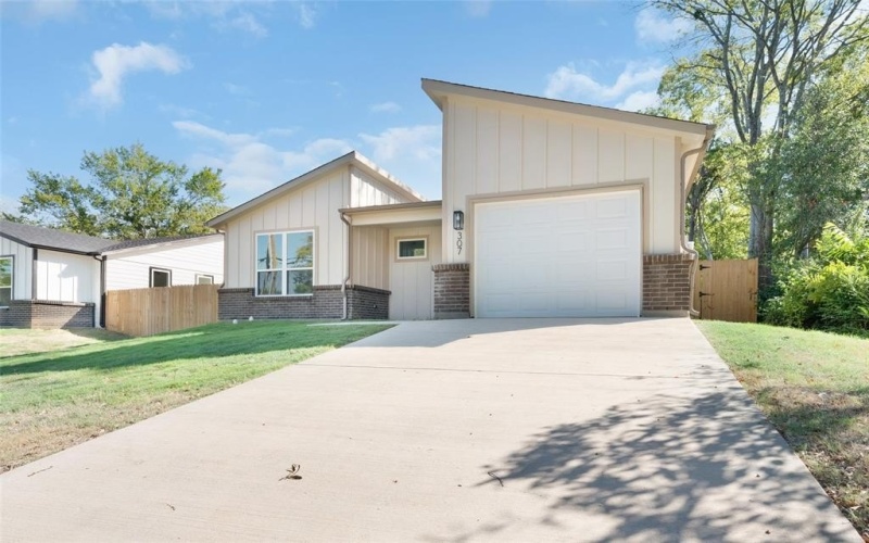 307 W Beckham Street, Sulphur Springs, TX 75482, 3 Habitaciones Habitaciones , ,2 BañosBaños,Residential,En Venta,307 W Beckham Street,20738109