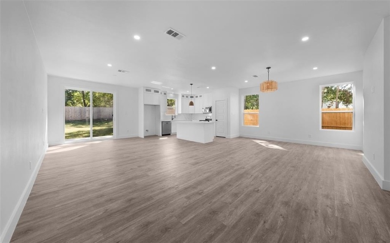 307 W Beckham Street, Sulphur Springs, TX 75482, 3 Habitaciones Habitaciones , ,2 BañosBaños,Residential,En Venta,307 W Beckham Street,20738109