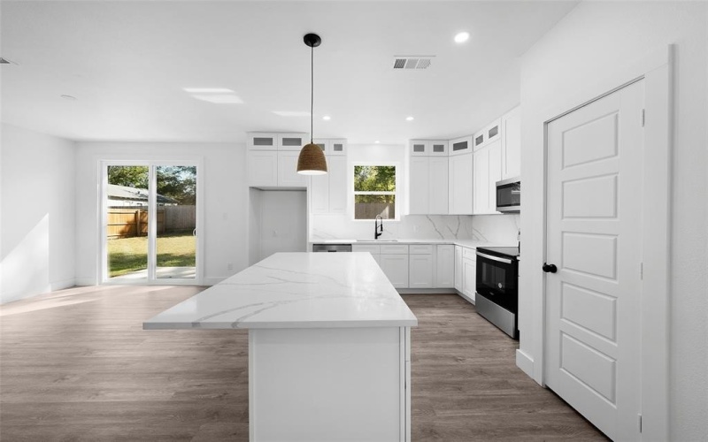 307 W Beckham Street, Sulphur Springs, TX 75482, 3 Habitaciones Habitaciones , ,2 BañosBaños,Residential,En Venta,307 W Beckham Street,20738109
