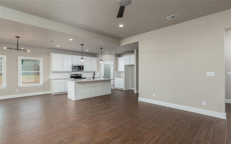 1615 W College Street, Jacksboro, TX 76458, 3 Bedrooms Bedrooms, ,2 BathroomsBathrooms,Residential,For Sale,1615 W College Street,20738210