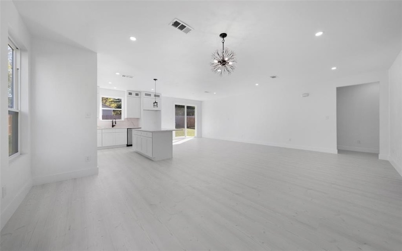 309 W Beckham Street W, Sulphur Springs, TX 75482, 3 Bedrooms Bedrooms, ,2 BathroomsBathrooms,Residential,For Sale,309 W Beckham Street W,20738636