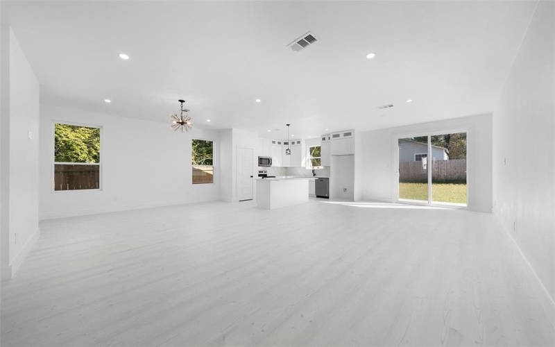309 W Beckham Street W, Sulphur Springs, TX 75482, 3 Bedrooms Bedrooms, ,2 BathroomsBathrooms,Residential,For Sale,309 W Beckham Street W,20738636
