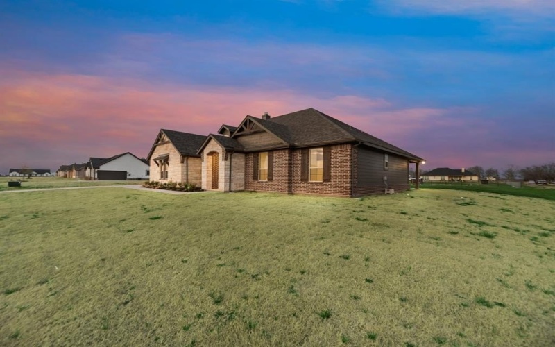 2609 Witness Tree Road, Oak Ridge, TX 75161, 4 Bedrooms Bedrooms, ,2 BathroomsBathrooms,Residential,For Sale,2609 Witness Tree Road,20740511