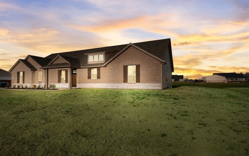 2605 Witness Tree Road, Oak Ridge, TX 75161, 3 Bedrooms Bedrooms, ,2 BathroomsBathrooms,Residential,For Sale,2605 Witness Tree Road,20740526