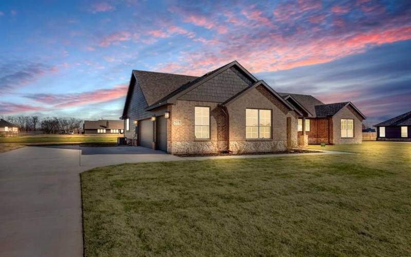2615 Witness Tree Road, Oak Ridge, TX 75161, 3 Bedrooms Bedrooms, ,2 BathroomsBathrooms,Residential,For Sale,2615 Witness Tree Road,20740538