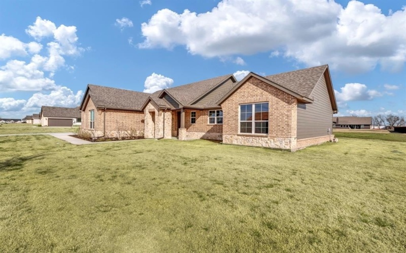 2615 Witness Tree Road, Oak Ridge, TX 75161, 3 Bedrooms Bedrooms, ,2 BathroomsBathrooms,Residential,For Sale,2615 Witness Tree Road,20740538