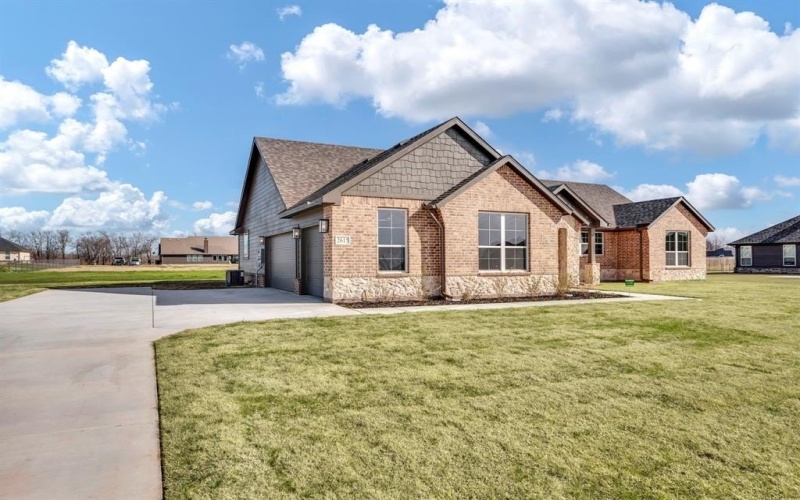 2615 Witness Tree Road, Oak Ridge, TX 75161, 3 Bedrooms Bedrooms, ,2 BathroomsBathrooms,Residential,For Sale,2615 Witness Tree Road,20740538