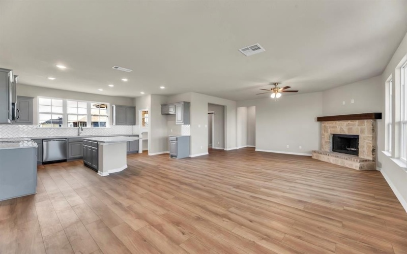 2615 Witness Tree Road, Oak Ridge, TX 75161, 3 Bedrooms Bedrooms, ,2 BathroomsBathrooms,Residential,For Sale,2615 Witness Tree Road,20740538