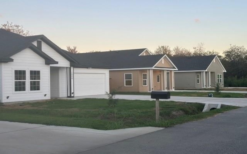 1010 S Preston Street, Ennis, TX 75119, 3 Habitaciones Habitaciones , ,2 BañosBaños,Residential,En Venta,1010 S Preston Street,20740604